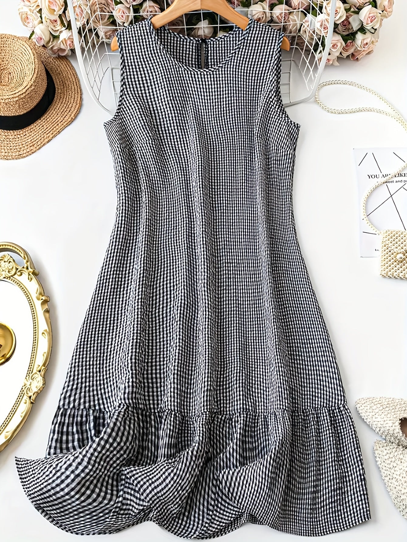 Damen Freizeitkleid ärmellos kariert mit Rüschensaum – Elegantes Sommerkleid für Alltag & Ausflüge