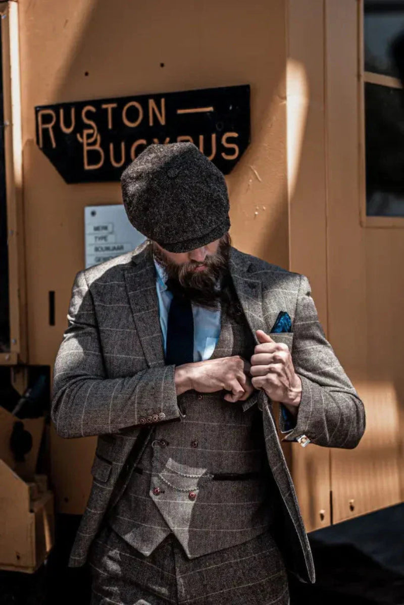 Dreiteiliger Herrenanzug im Vintage-Look mit Karomuster