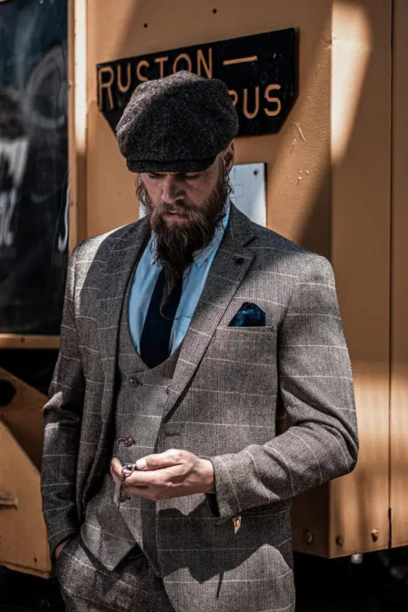 Dreiteiliger Herrenanzug im Vintage-Look mit Karomuster