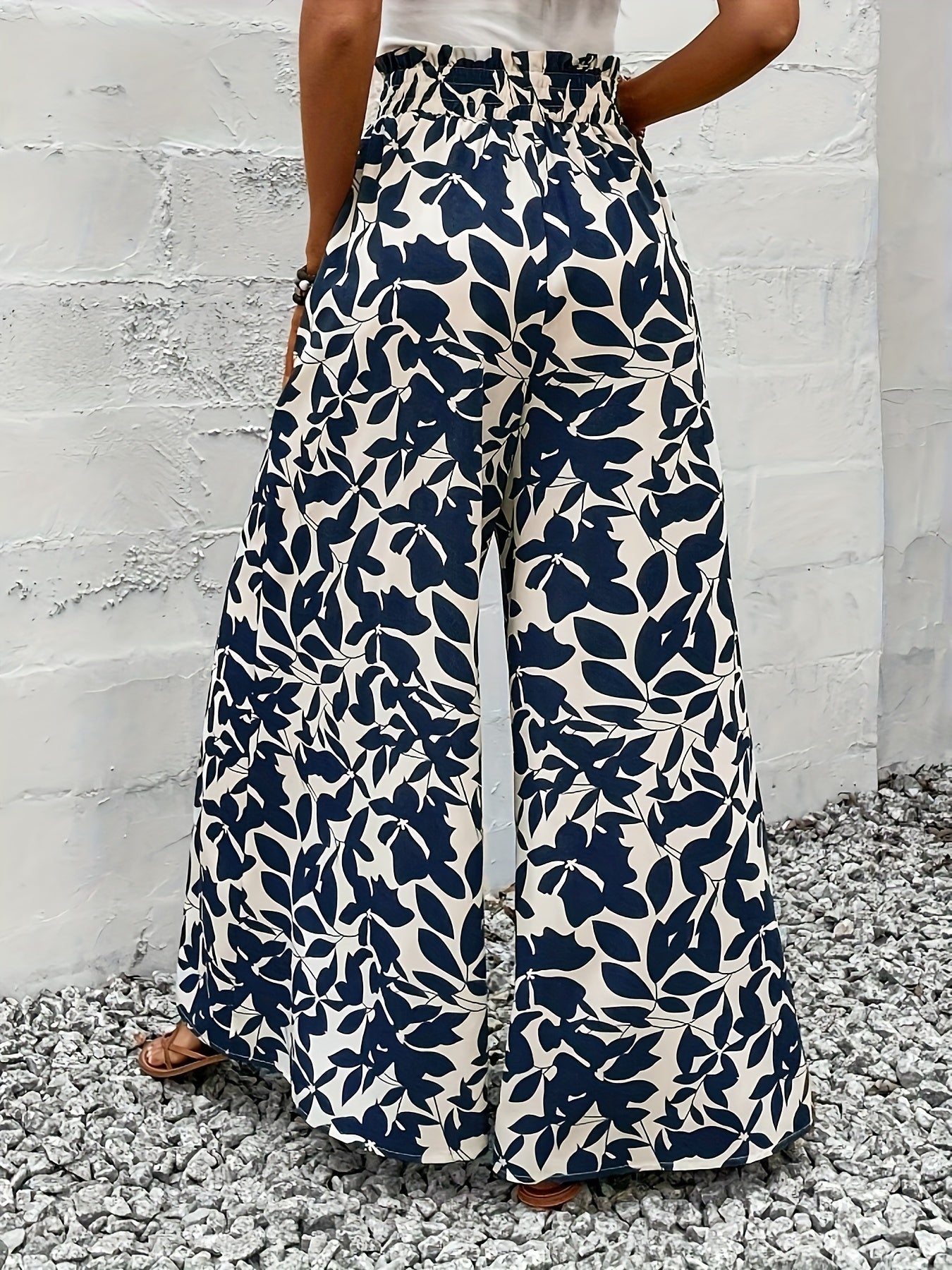 Damen Weitbeinige Paperbag-Hose mit Tropischem Blattmuster für Elegante Freizeit- und Urlaubslooks