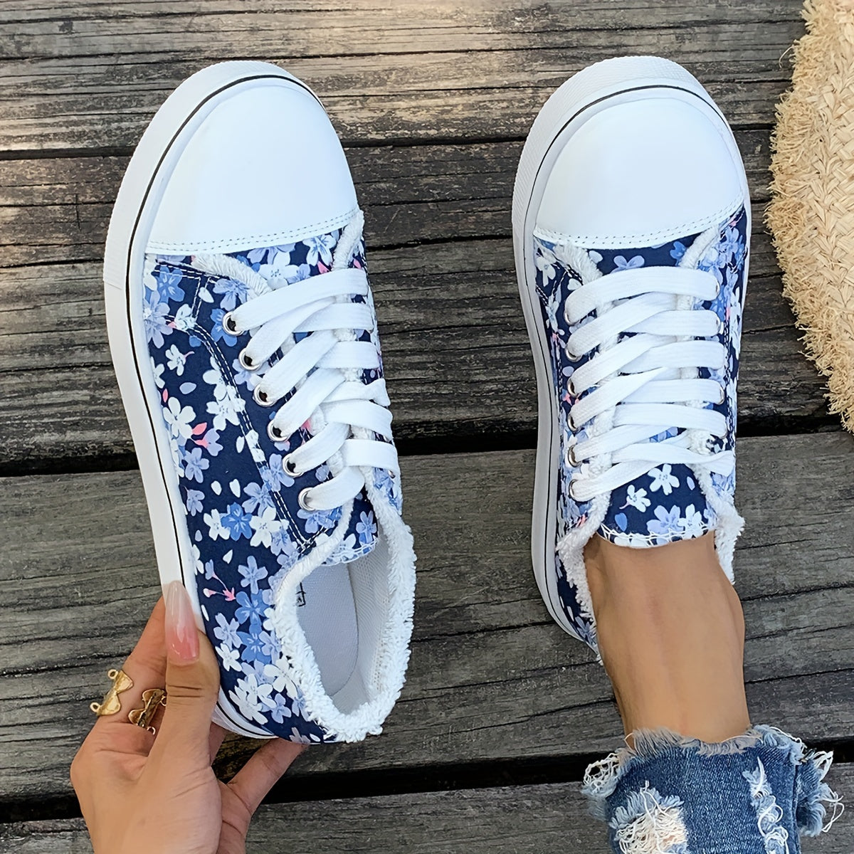 Damen Sneaker mit Blumenmuster – Modische Freizeitschuhe für Alltag und Spaziergänge