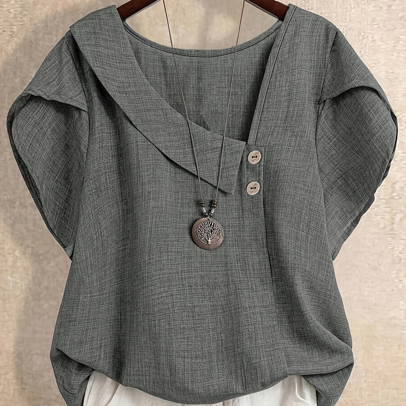 Damen Tunika Bluse mit asymmetrischem Ausschnitt und Knopfdetail – Künstlerischer Casual Look