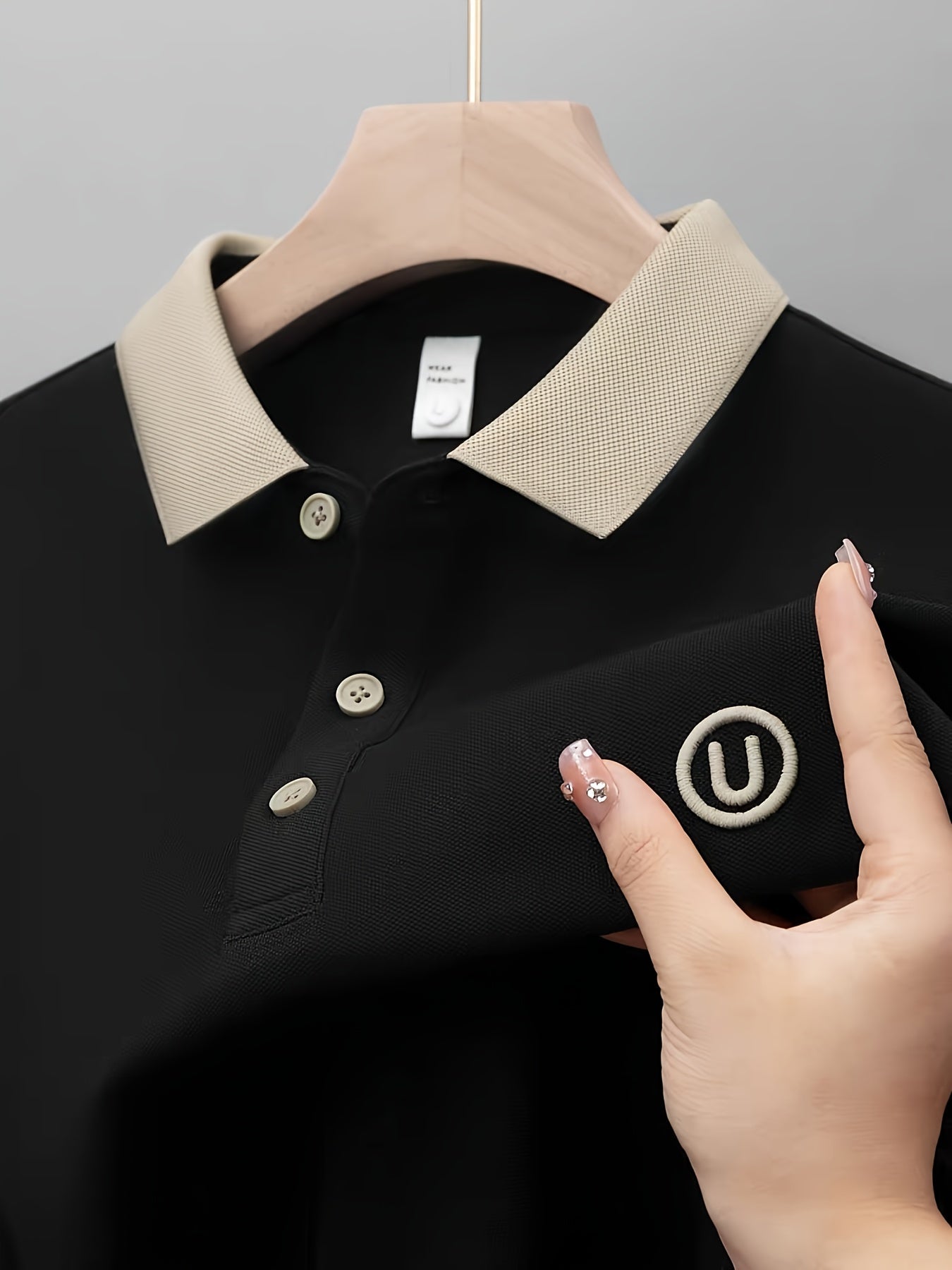Herren Poloshirt mit Kontrastkragen und Sticklogo – Casual Style für Alltag und Freizeit