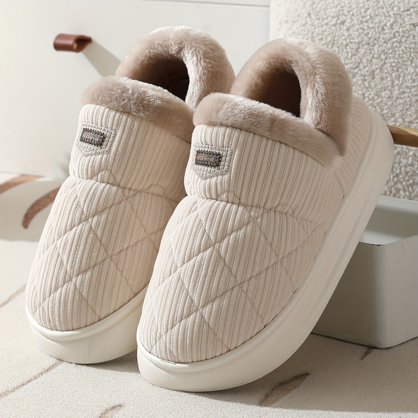 Unisex Winter Hausschuhe, Stepp-Design, weiches Futter, dicke Sohle