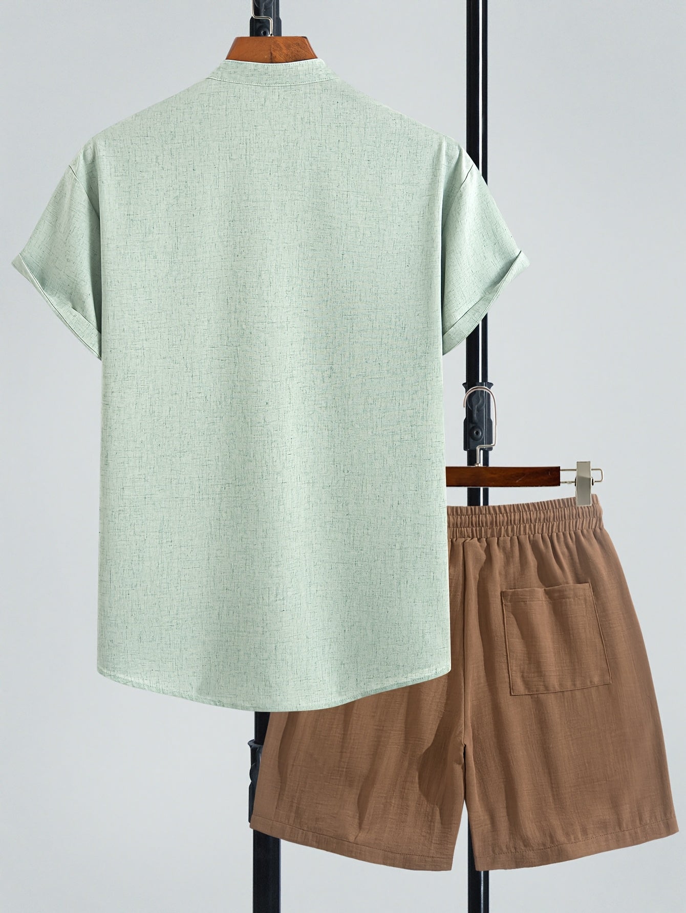 Herren Freizeit Set – Modernes Henley Shirt mit Shorts, Zweiteiliges Outfit für entspannte Anlässe