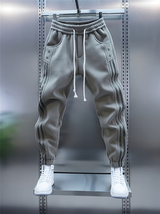 Herren Jogginghose Sportstyle mit Streifen und modernen Details