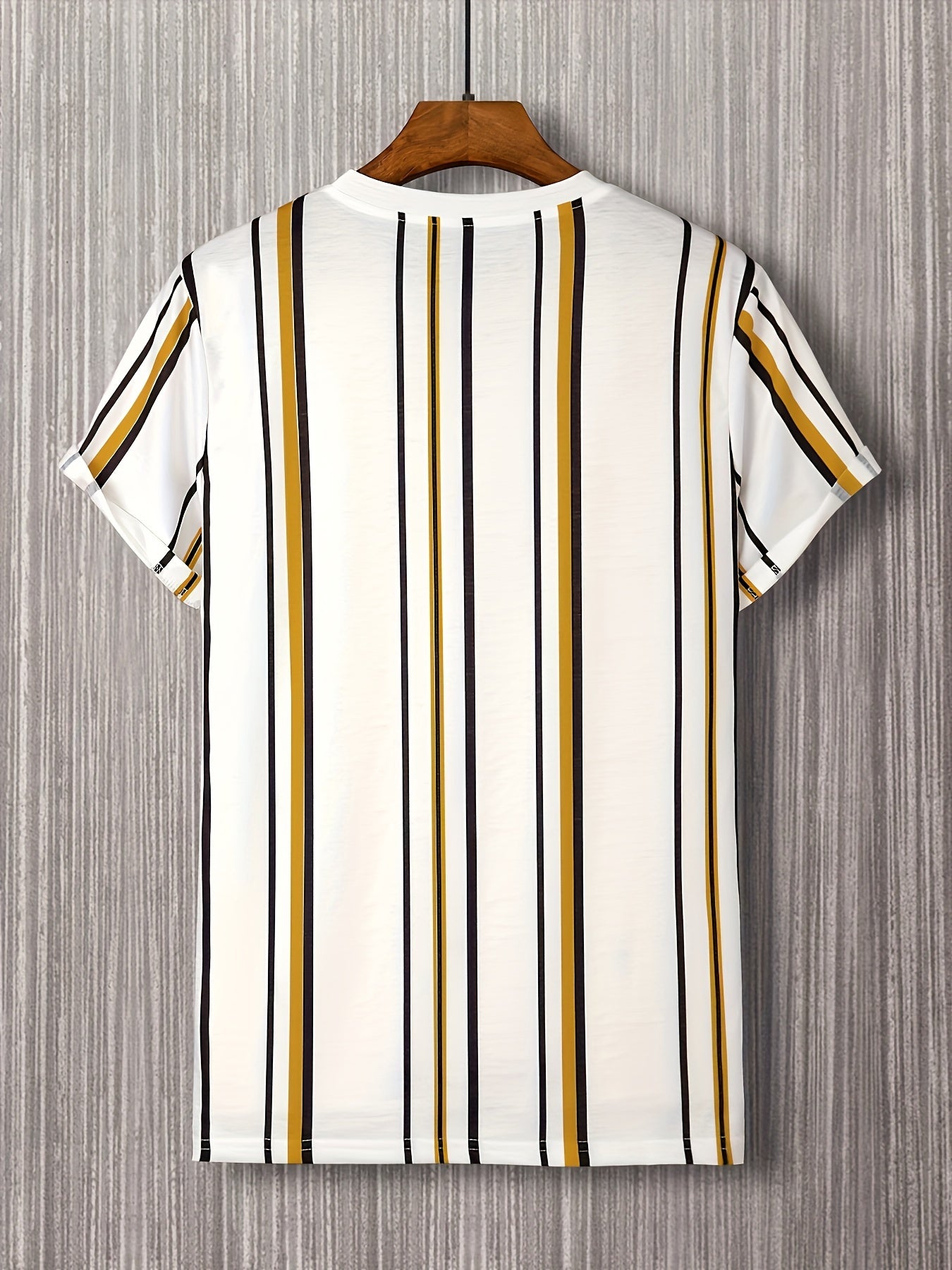 Herren T-Shirt mit vertikalem Streifenmuster und modernem Grafik-Print – Trendiges Freizeitshirt für Alltag und Ausgehen