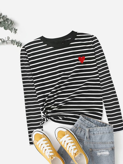 Gestreiftes Langarmshirt mit Rundhalsausschnitt und Herz-Applikation
