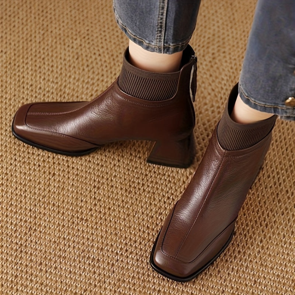 Damen Stiefelette mit Blockabsatz, quadratischer Spitze & geripptem Schaft