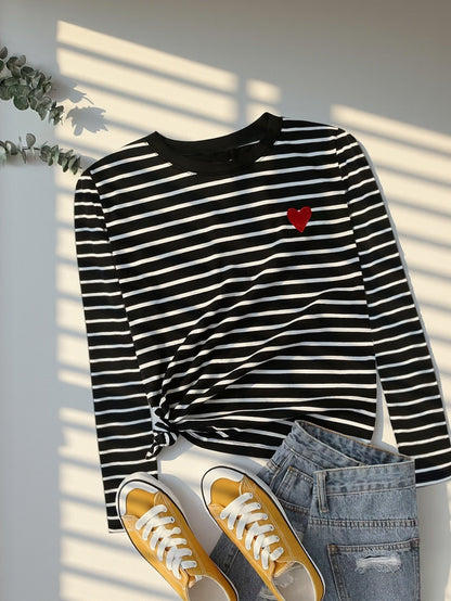Gestreiftes Langarmshirt mit Rundhalsausschnitt und Herz-Applikation