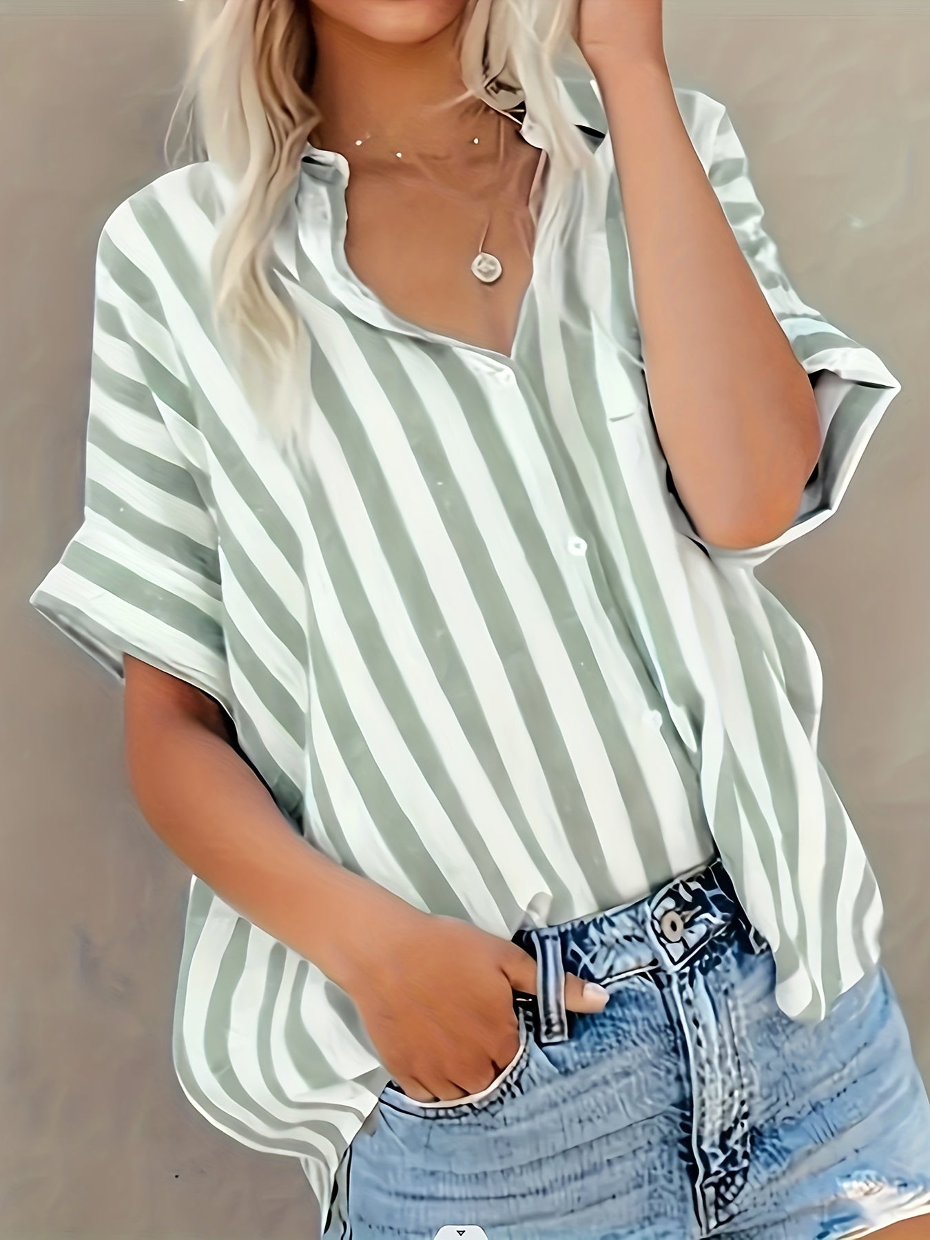 Damen Sommerbluse im Streifen-Look – Lässige Hemdbluse für Freizeit und Urlaub