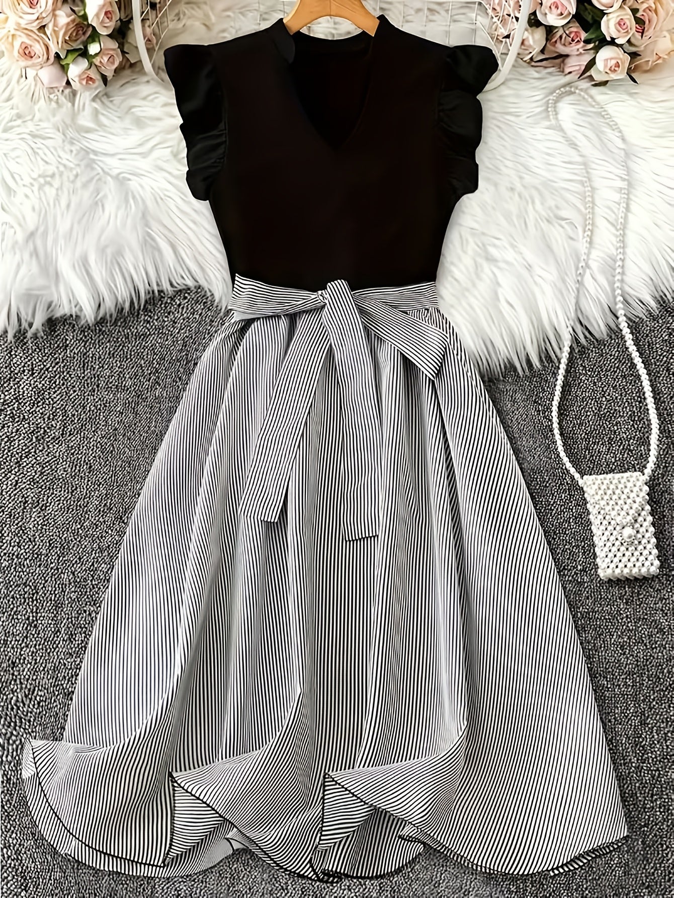 Damen Kleid Elegant Gestreift mit Gürtel und Rüschenärmeln – Perfekt für Alltag und besondere Anlässe