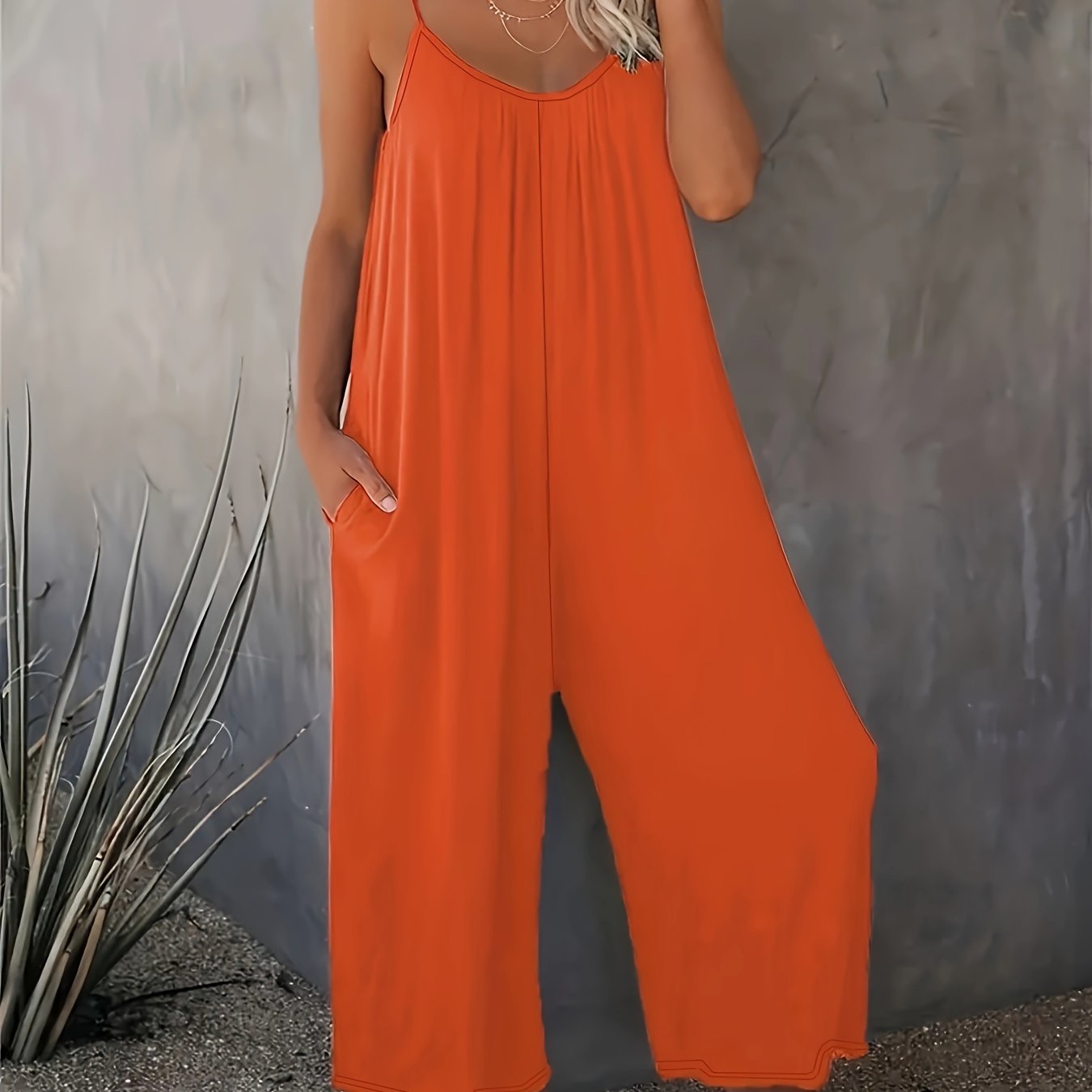 Damen Jumpsuit mit Spaghettiträgern – Lässiger Einteiler für Alltag und Urlaub