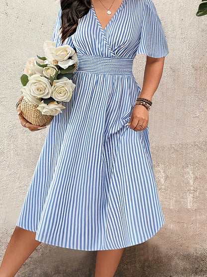 Damen Elegantes Streifenkleid mit Wickeloptik und Sommer-Flair – Perfekt für festliche Anlässe oder Alltag