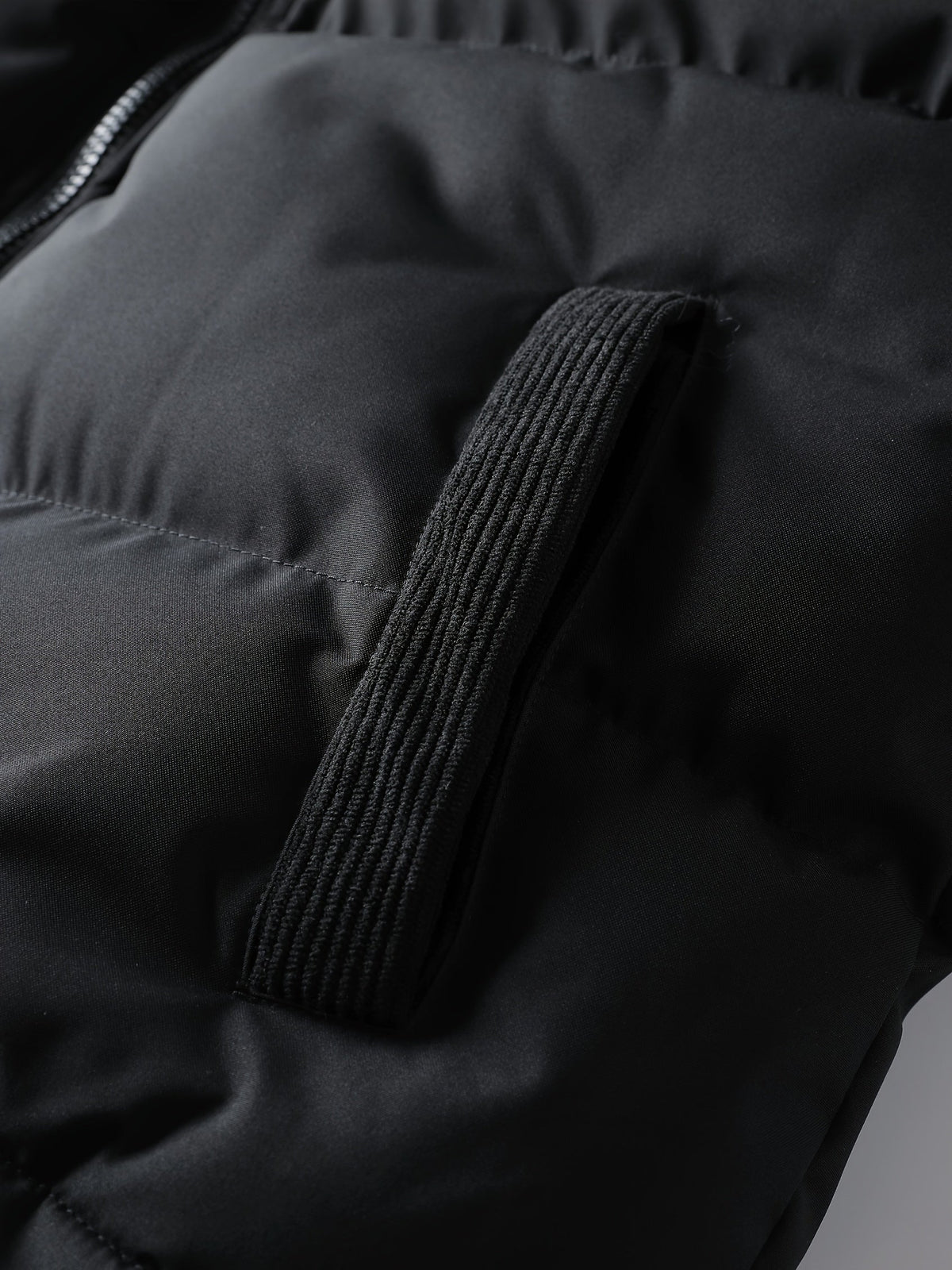 Unisex Winter Steppjacke mit Kapuze, Cord-Details und Reißverschluss