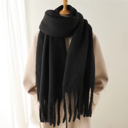 Weicher Winterschal mit Fransen und Zopfmuster-Finish