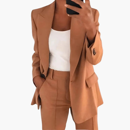 Damen Hosenanzug im eleganten Business-Look
