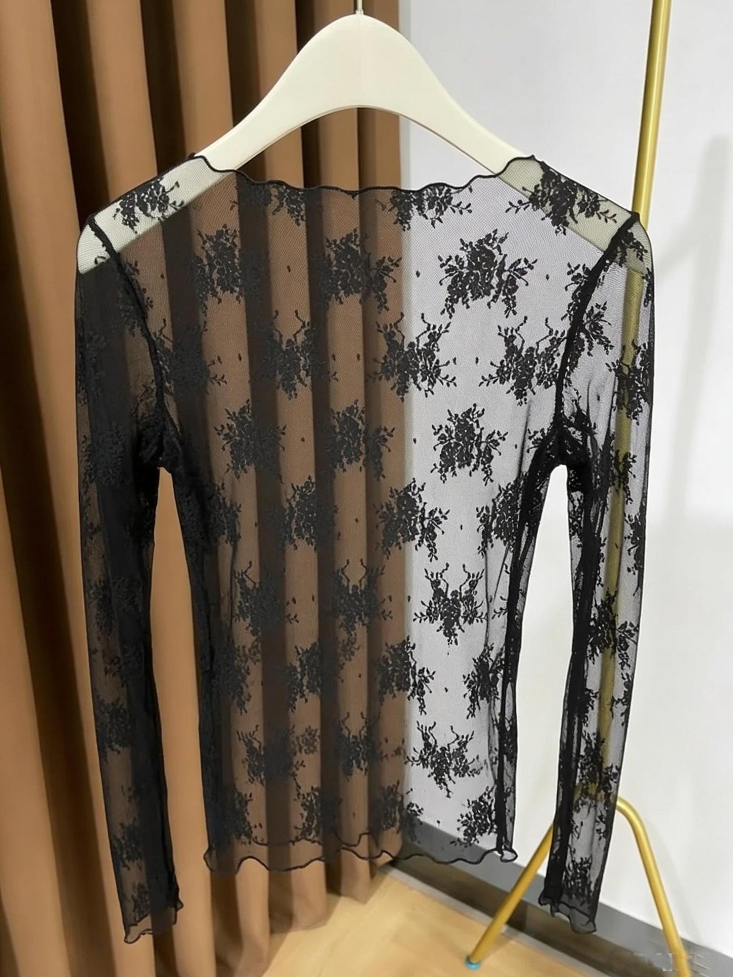 Damen Langarm-Spitzenshirt mit floraler Stickerei und transparentem Design – Elegantes Oberteil für besondere Anlässe