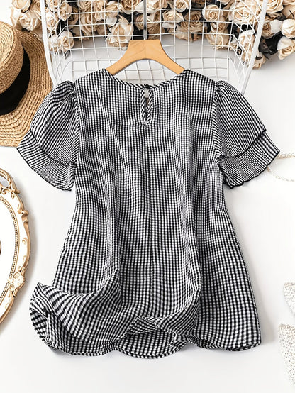 Damen Casual Bluse mit Karomuster und Jeansshorts – Stilvolles Sommer-Outfit für Garten und Freizeit
