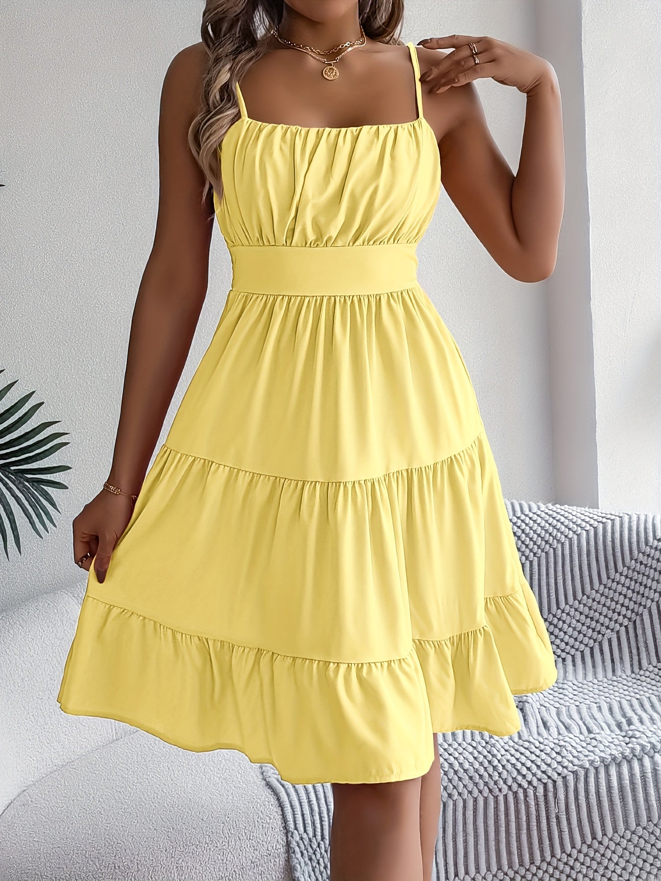 Damen Sommerkleid mit Spaghettiträgern und Stufenrock – Elegantes Freizeit- und Urlaubskleid