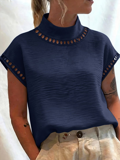 Damen Bluse mit Stehkragen und Cut-Out-Details – Eleganter Minimalistischer Stil