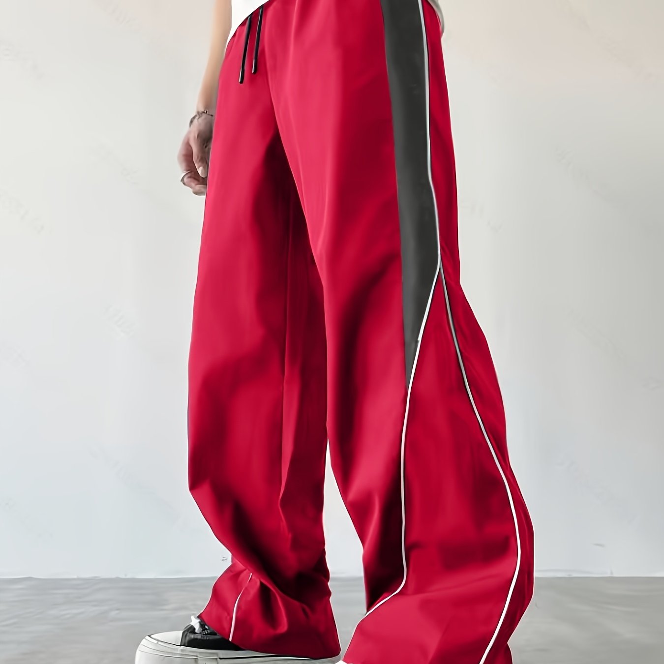 Herren Streetwear Weite Jogginghose mit Kontraststreifen und sportlichem Look