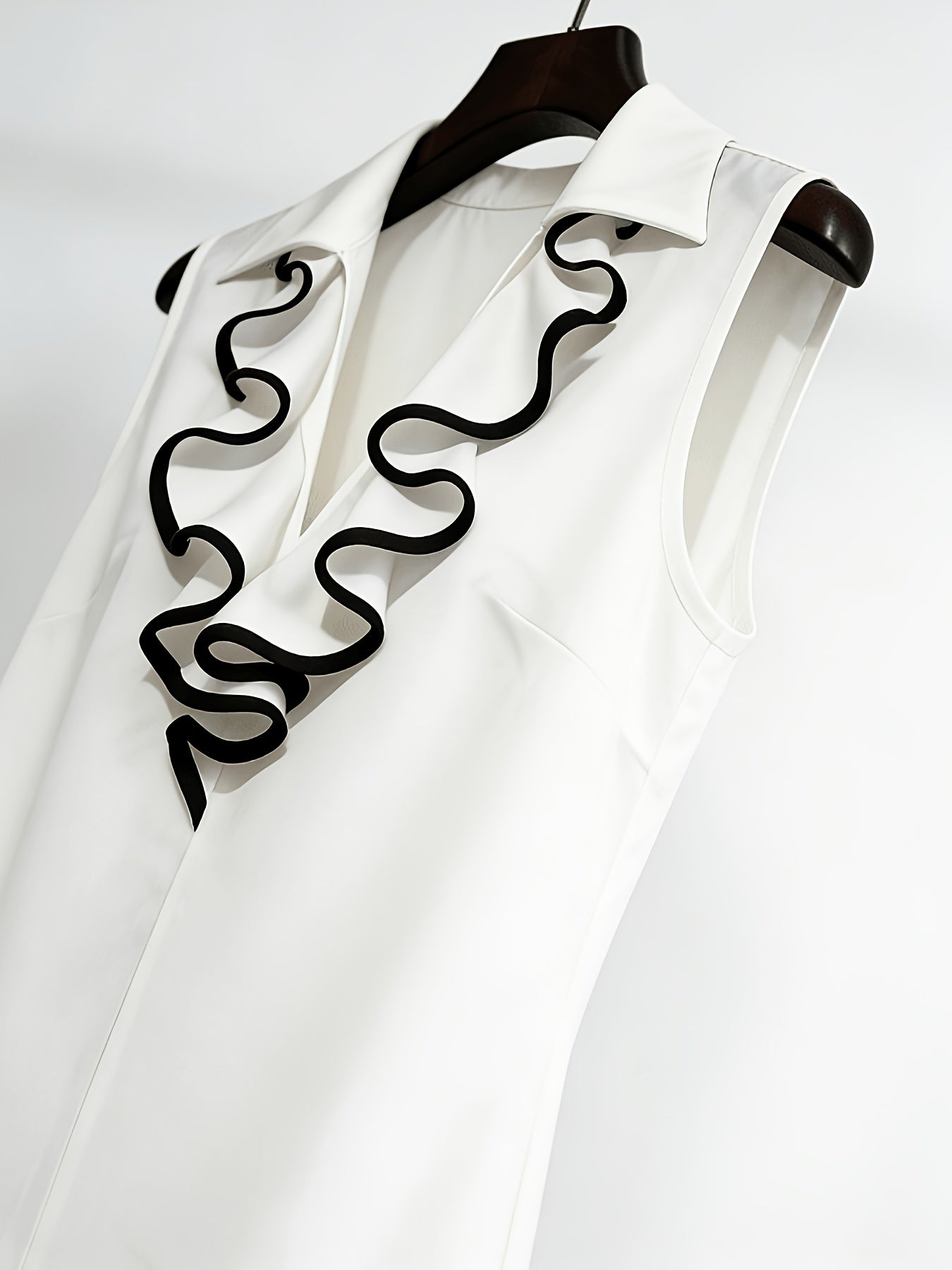 Damen Bluse ärmellos mit Rüschen-Design für Büro und elegante Anlässe