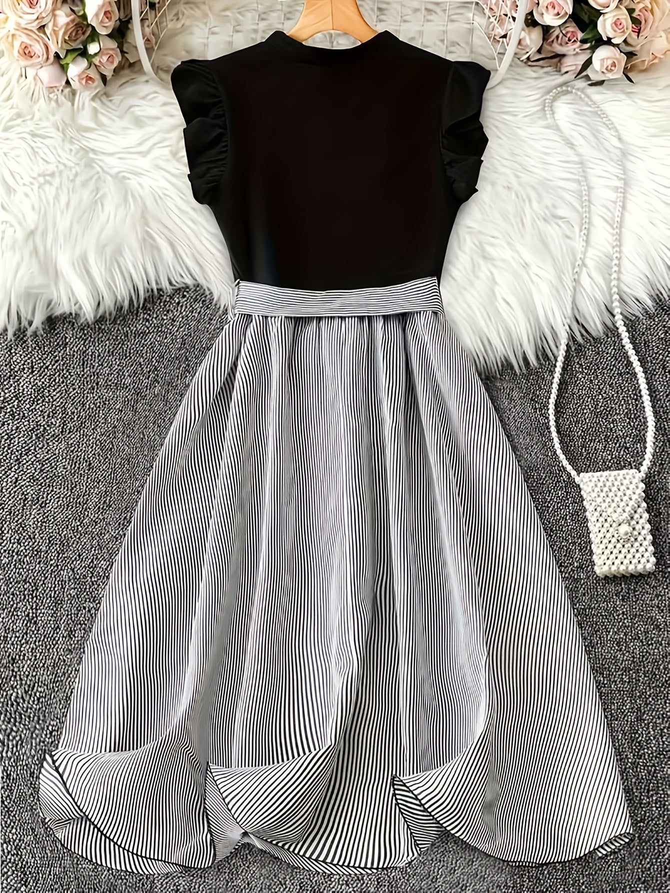 Damen Kleid Elegant Gestreift mit Gürtel und Rüschenärmeln – Perfekt für Alltag und besondere Anlässe