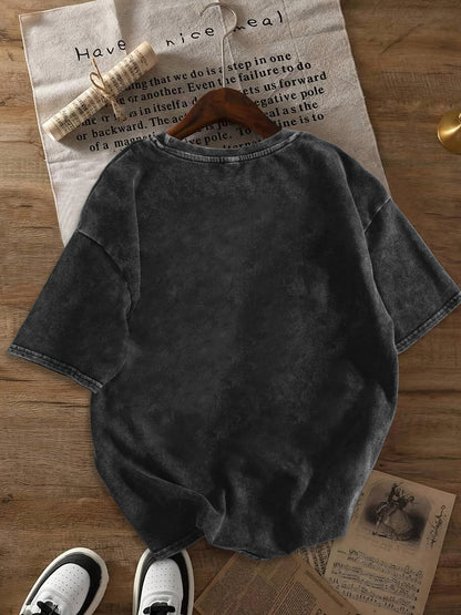 Damen Vintage T-Shirt mit Katze und Ramen-Nudeln – Lustiges Grafikshirt für Alltag und Freizeit