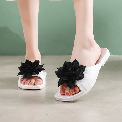 Damen Slipper Sandalen mit Blumenapplikation – Verspielte Sommerschuhe für Freizeit und Alltag