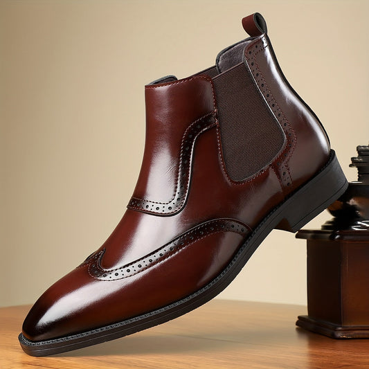 Herren Chelsea Boots mit Brogue-Details in glänzender Optik