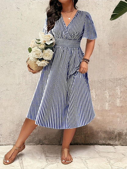 Damen Elegantes Streifenkleid mit Wickeloptik und Sommer-Flair – Perfekt für festliche Anlässe oder Alltag