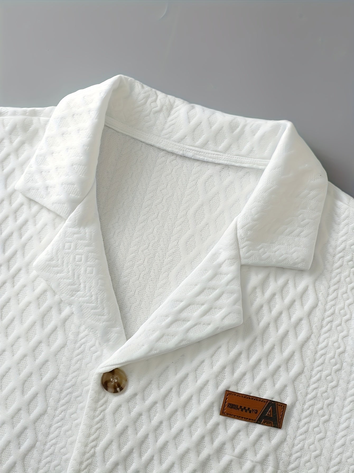 Herren Kurzarm Hemd mit Strukturmuster und Knopfleiste – Modernes Freizeitshirt für stilvolle Anlässe