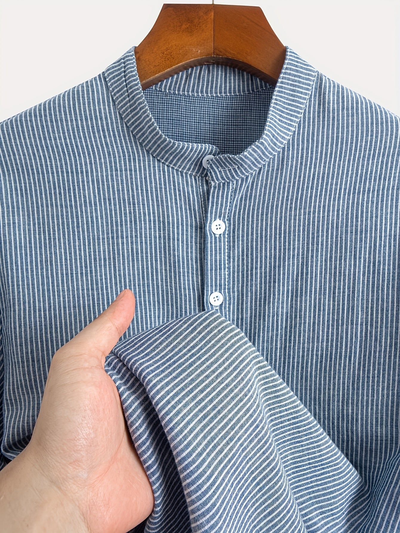 Herren Kurzarm-Henley mit Stehkragen und Streifen – Modernes Freizeitshirt für Alltag und Ausgehen