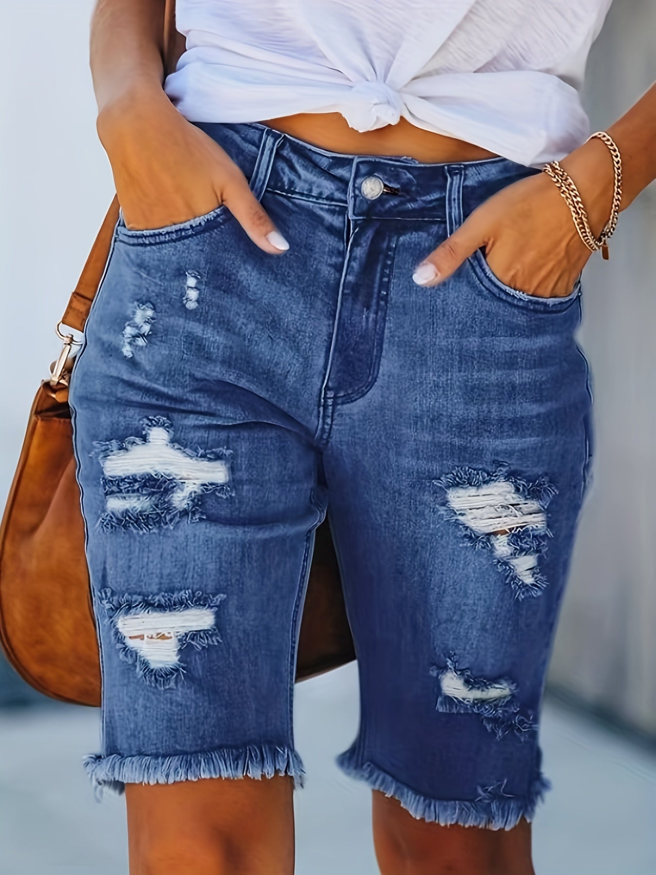Damen Bermuda Jeans Shorts im Used-Look mit Fransen und Rissen – Lässige Sommermode
