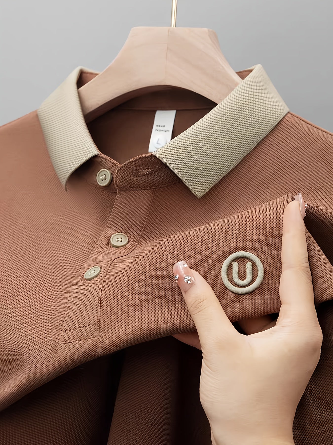 Herren Poloshirt mit Kontrastkragen und Sticklogo – Casual Style für Alltag und Freizeit