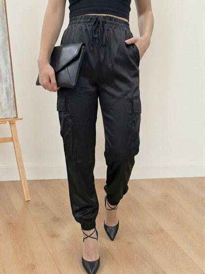 Damen Jogginghose mit Cargo-Taschen und elegantem Schnitt für Alltag und Büro