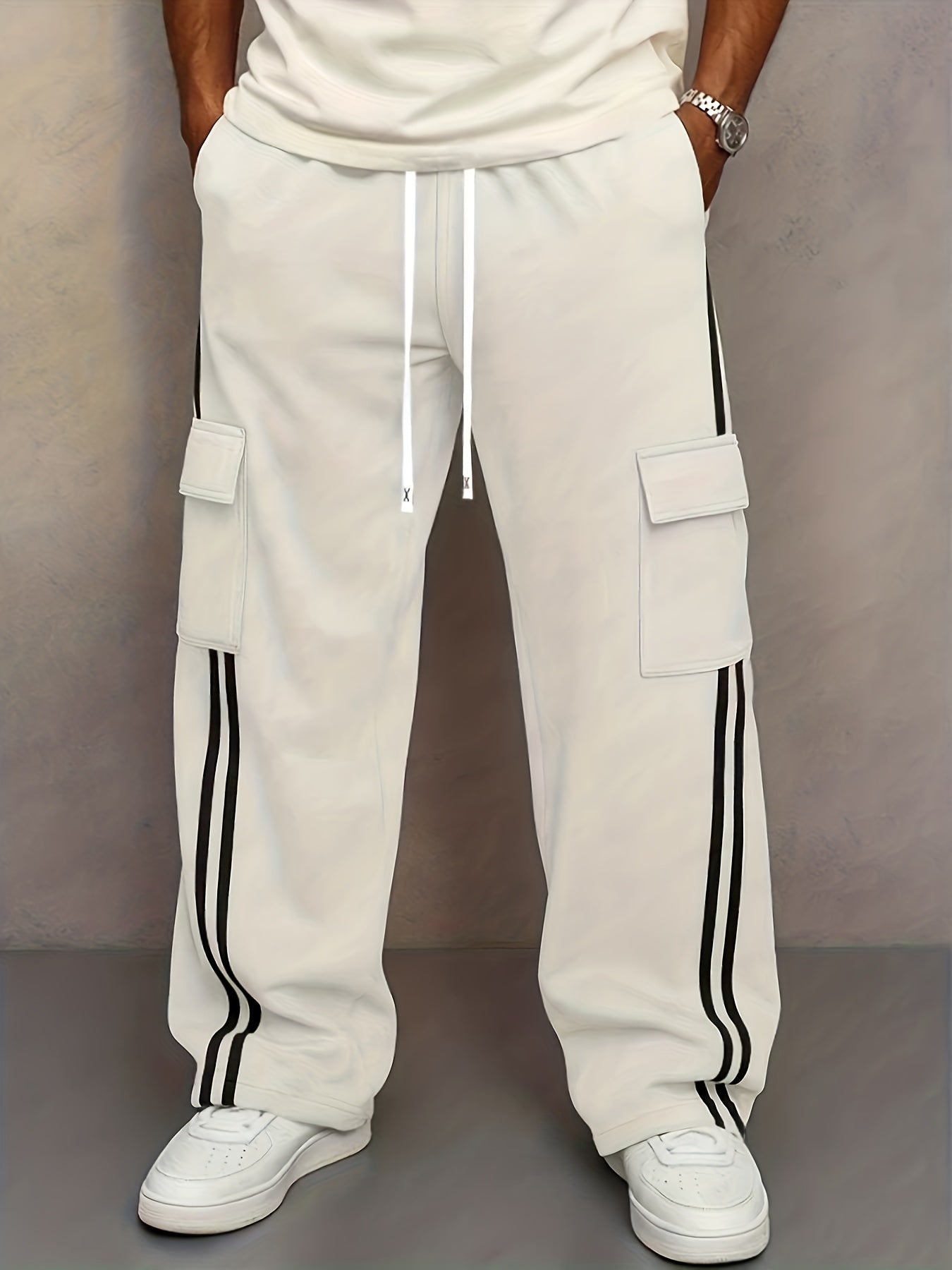 Herren Cargo Jogginghose mit Streifen und Taschen – Streetwear Stil, Relaxed Fit