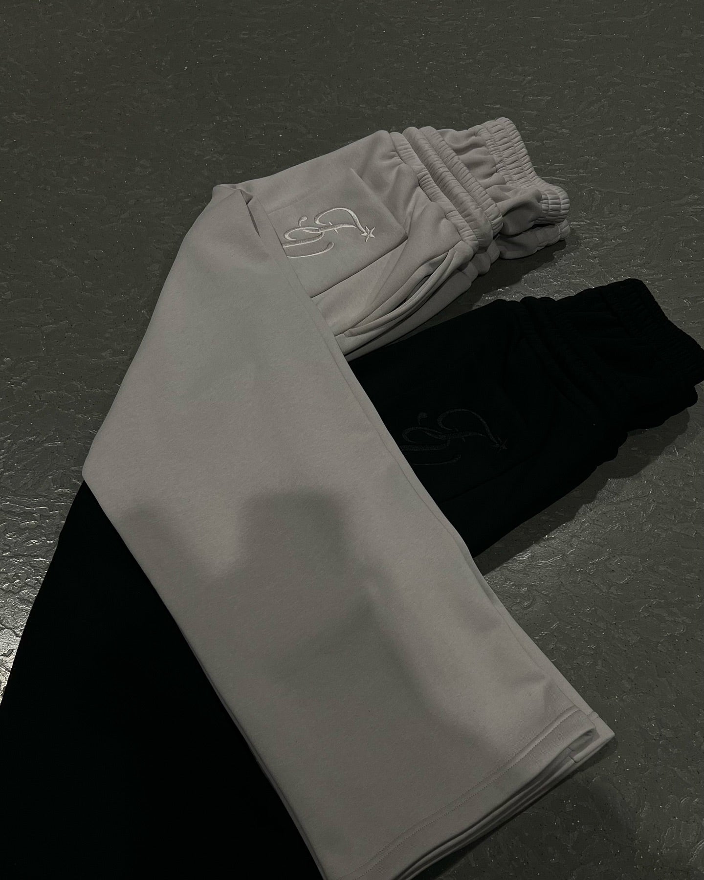 Unisex Baggy Jogginghose mit Kordelzug und Stern-Stickerei – Lässige Freizeithose für Damen und Herren