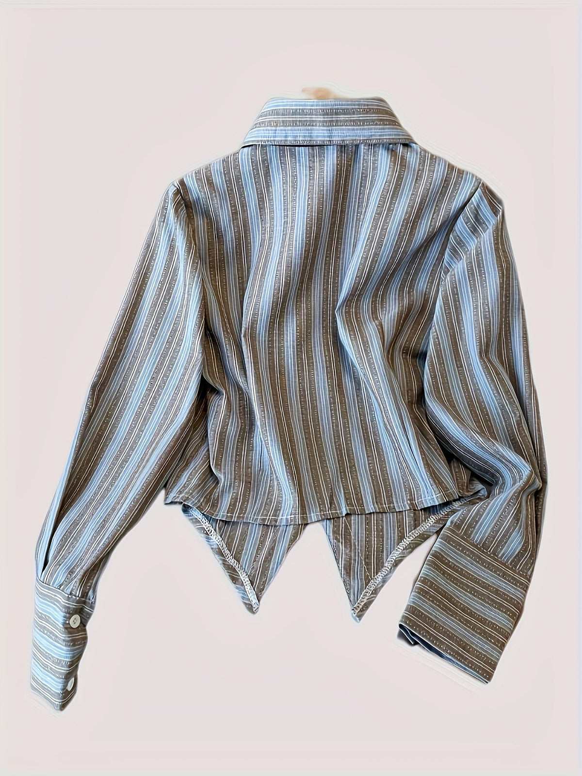 Gestreifte Bluse mit Spitzsaum & Krawatte