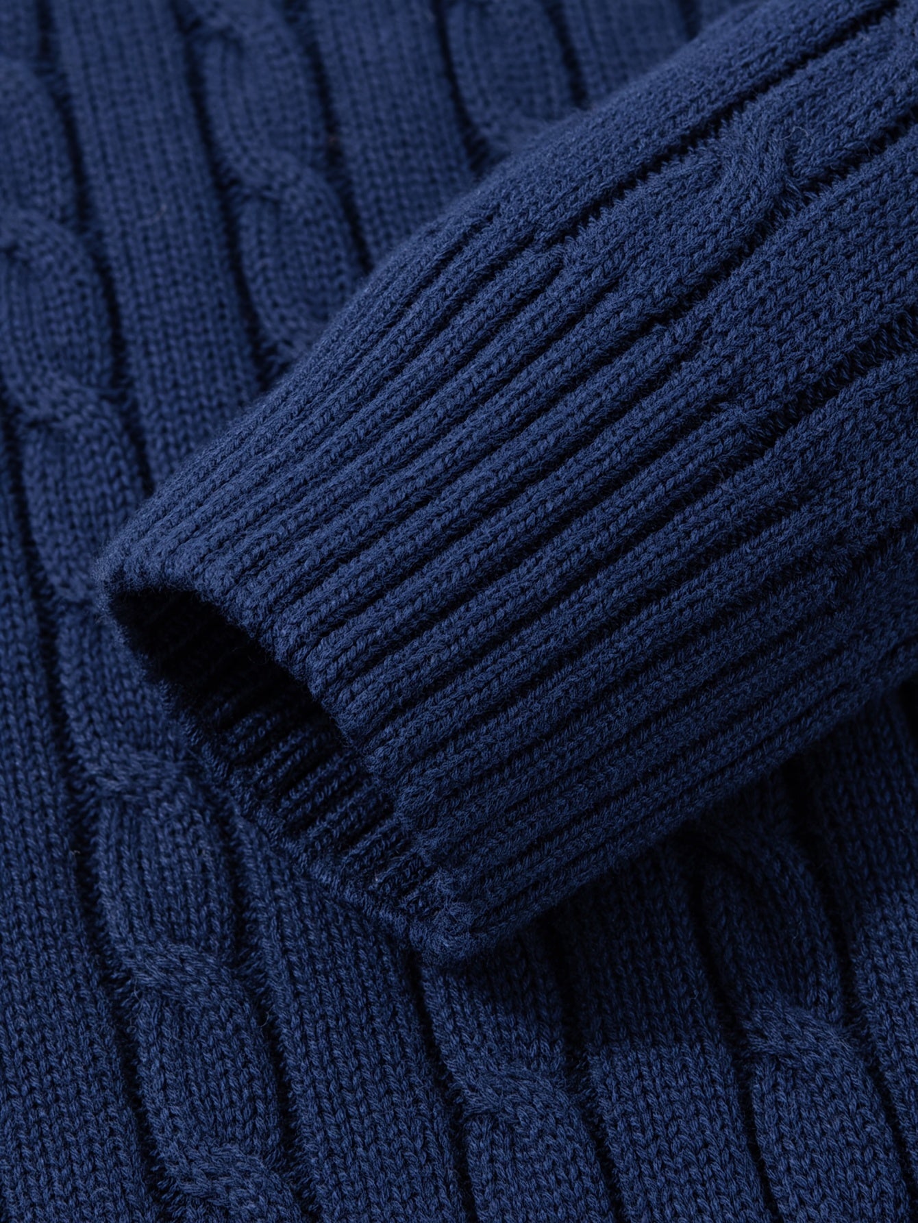 Herren Strickpullover mit Zopfmuster – Rollkragen, stilvoll & bequem, ideal für Freizeit und Alltag