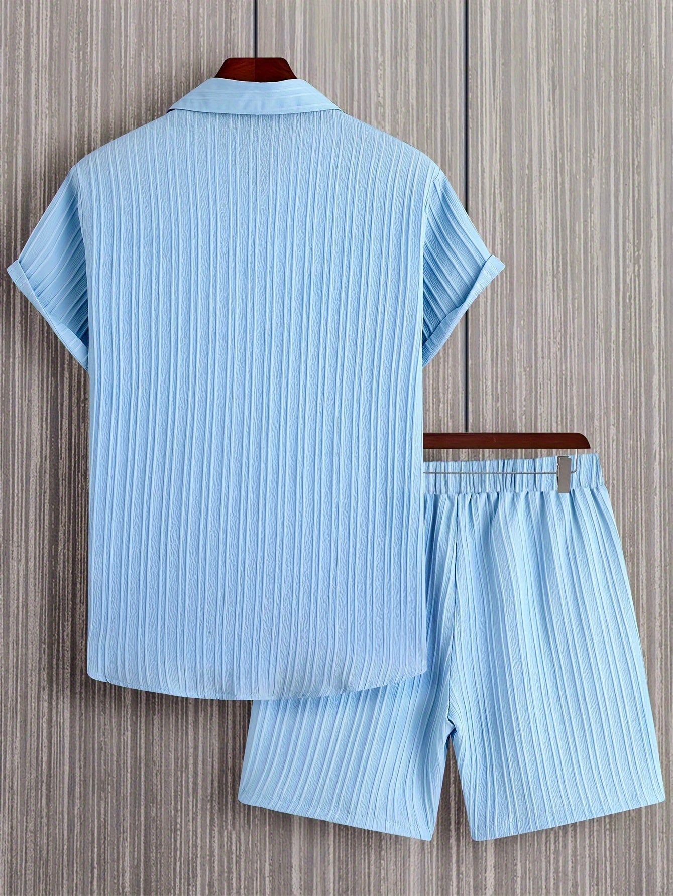 Herren Freizeit Set – Kurzarm Hemd und Shorts im modernen Stil für Sommer und Alltag