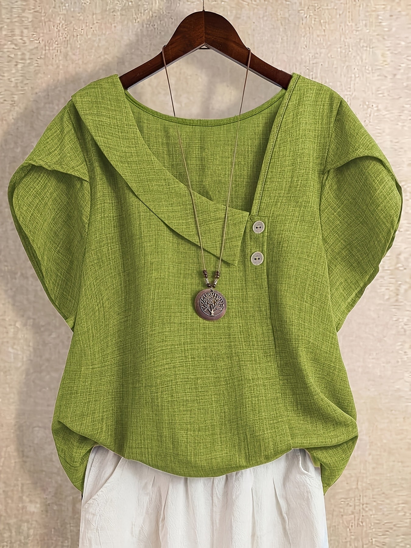 Damen Tunika Bluse mit asymmetrischem Ausschnitt und Knopfdetail – Künstlerischer Casual Look