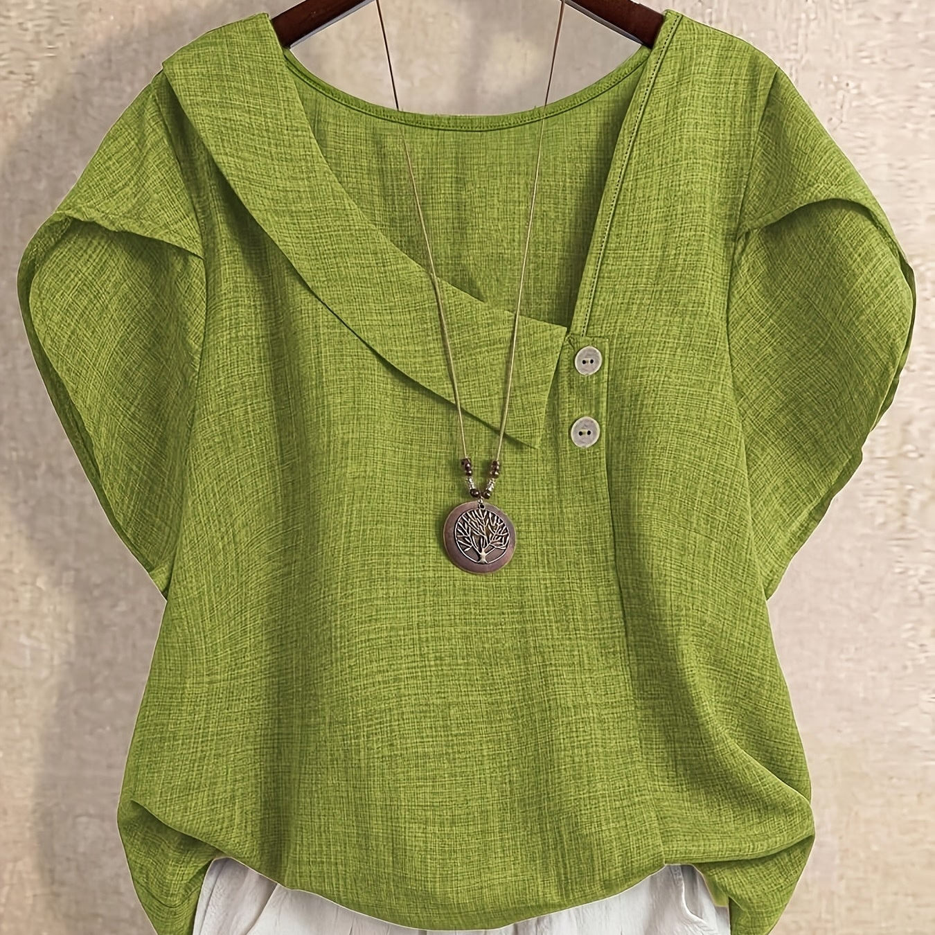 Damen Tunika Bluse mit asymmetrischem Ausschnitt und Knopfdetail – Künstlerischer Casual Look