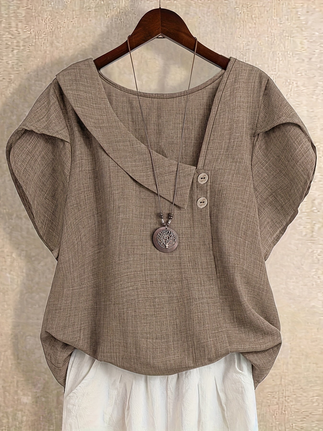 Damen Tunika Bluse mit asymmetrischem Ausschnitt und Knopfdetail – Künstlerischer Casual Look