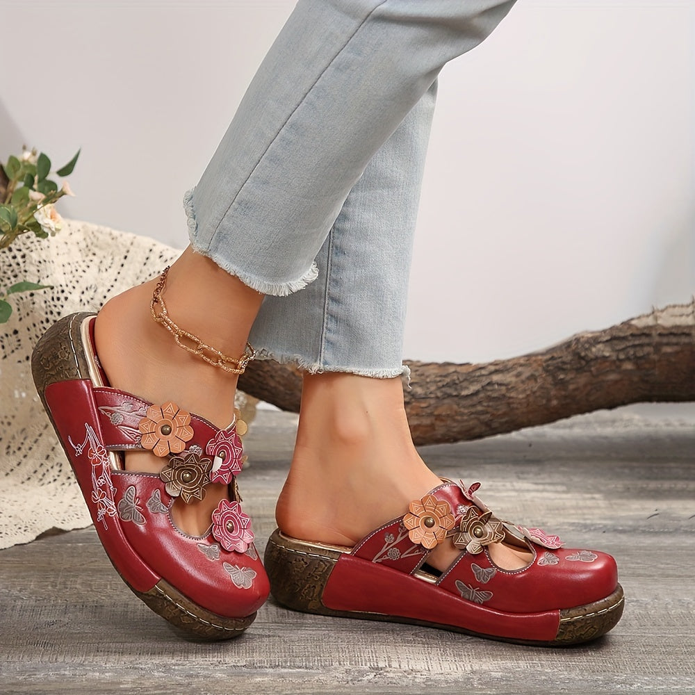Damen Keilabsatz-Pantoletten mit floralen Applikationen und Schmetterlingsmuster – Boho Style für Alltag und Freizeit