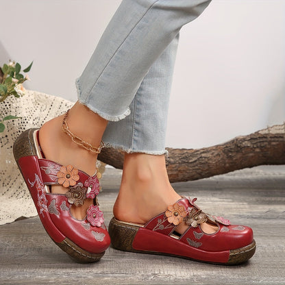 Damen Keilabsatz-Pantoletten mit floralen Applikationen und Schmetterlingsmuster – Boho Style für Alltag und Freizeit