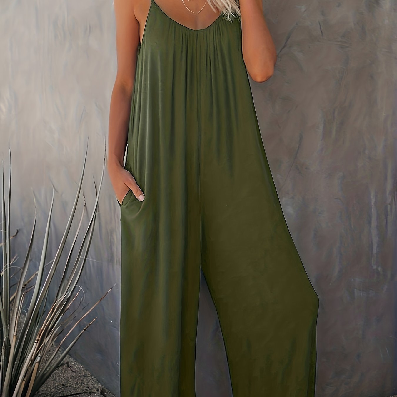Damen Jumpsuit mit Spaghettiträgern – Lässiger Einteiler für Alltag und Urlaub
