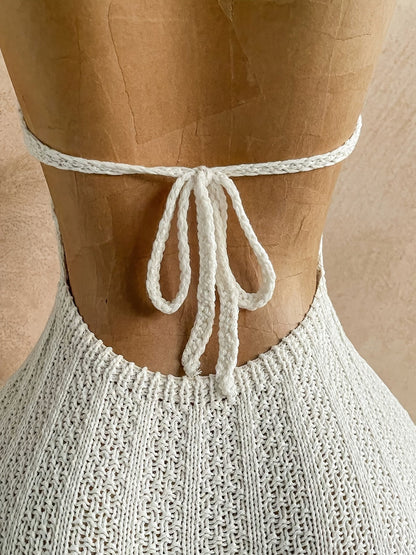 Damen Häkel-Strand-Overall mit V-Ausschnitt und Halterneck – Boho Sommer Jumpsuit für Urlaub und Freizeit