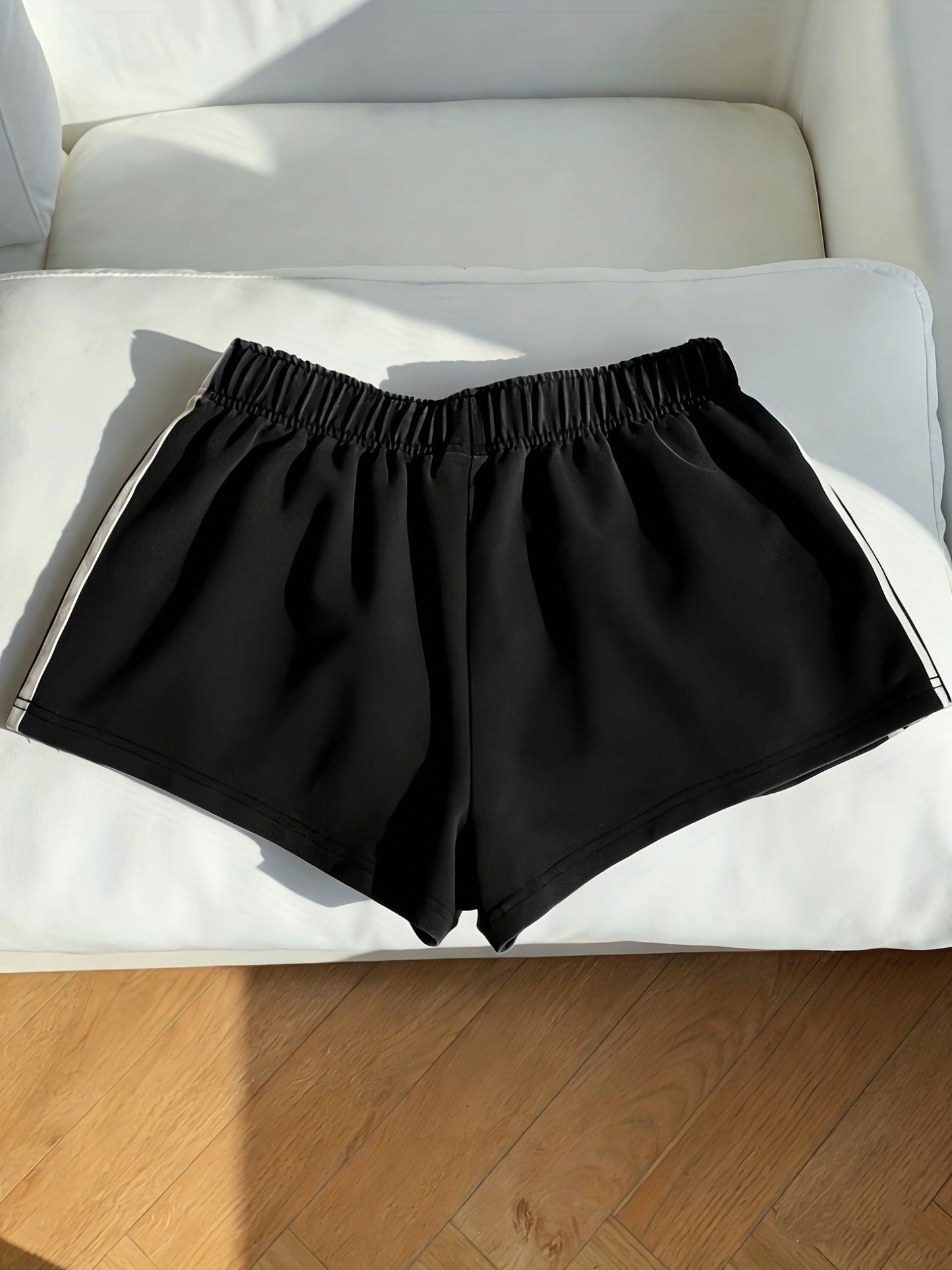 Damen Sport Shorts mit Streifen – Lässige Fitness & Freizeitshorts